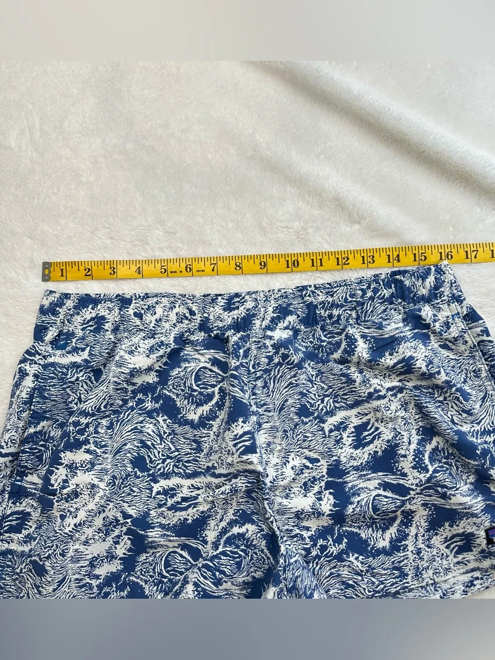 Patagonia Barely Baggies Shorts Crash Endless Blue Wave Print Large 57044